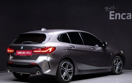 BMW 1 серия, 2021 год, 2 320 000 рублей, 2 фотография