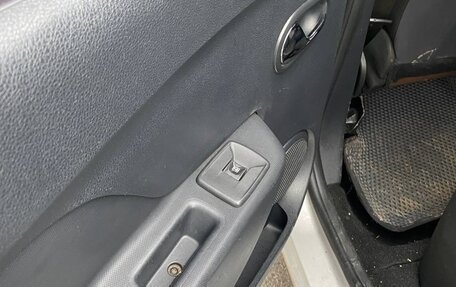 Renault Logan II, 2019 год, 645 000 рублей, 20 фотография