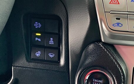 Toyota Land Cruiser Prado 150 рестайлинг 2, 2019 год, 5 350 000 рублей, 20 фотография