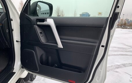 Toyota Land Cruiser Prado 150 рестайлинг 2, 2019 год, 5 350 000 рублей, 25 фотография