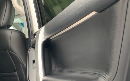 Toyota Land Cruiser Prado 150 рестайлинг 2, 2019 год, 5 350 000 рублей, 27 фотография