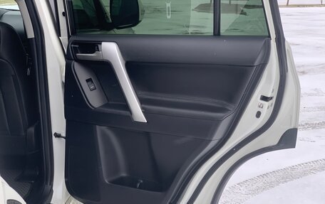 Toyota Land Cruiser Prado 150 рестайлинг 2, 2019 год, 5 350 000 рублей, 28 фотография