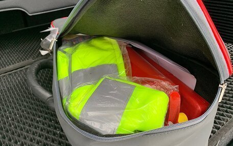 Toyota Land Cruiser Prado 150 рестайлинг 2, 2019 год, 5 350 000 рублей, 37 фотография