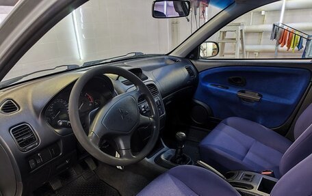 Mitsubishi Carisma I, 2003 год, 350 000 рублей, 8 фотография