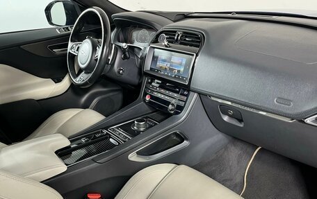 Jaguar F-Pace, 2016 год, 3 980 000 рублей, 14 фотография