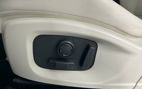 Jaguar F-Pace, 2016 год, 3 980 000 рублей, 25 фотография