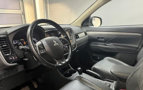 Mitsubishi Outlander III рестайлинг 3, 2014 год, 1 299 000 рублей, 7 фотография