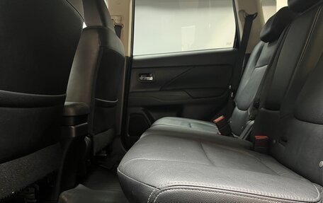 Mitsubishi Outlander III рестайлинг 3, 2014 год, 1 299 000 рублей, 17 фотография