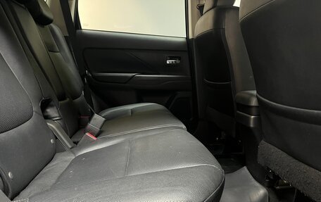 Mitsubishi Outlander III рестайлинг 3, 2014 год, 1 299 000 рублей, 16 фотография