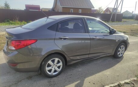 Hyundai Solaris II рестайлинг, 2011 год, 650 000 рублей, 2 фотография