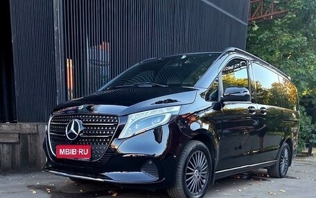 Mercedes-Benz V-Класс, 2018 год, 4 990 000 рублей, 1 фотография