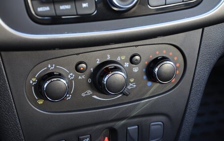 Renault Sandero II рестайлинг, 2019 год, 1 180 000 рублей, 17 фотография