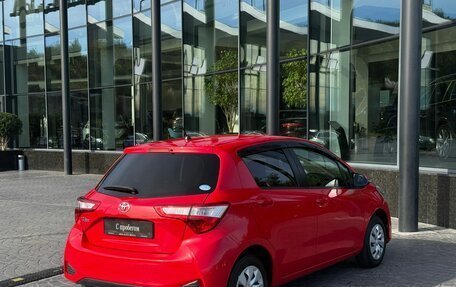 Toyota Vitz, 2017 год, 1 099 000 рублей, 2 фотография