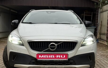 Volvo V40 Cross Country I, 2017 год, 2 040 000 рублей, 2 фотография