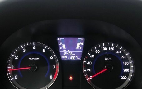 Hyundai Solaris II рестайлинг, 2011 год, 525 000 рублей, 17 фотография