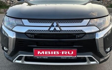 Mitsubishi Outlander III рестайлинг 3, 2019 год, 2 490 000 рублей, 1 фотография