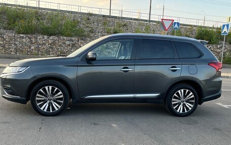 Mitsubishi Outlander III рестайлинг 3, 2019 год, 2 490 000 рублей, 6 фотография