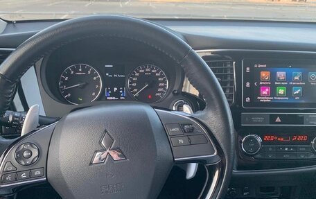 Mitsubishi Outlander III рестайлинг 3, 2019 год, 2 490 000 рублей, 9 фотография