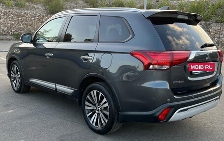 Mitsubishi Outlander III рестайлинг 3, 2019 год, 2 490 000 рублей, 7 фотография