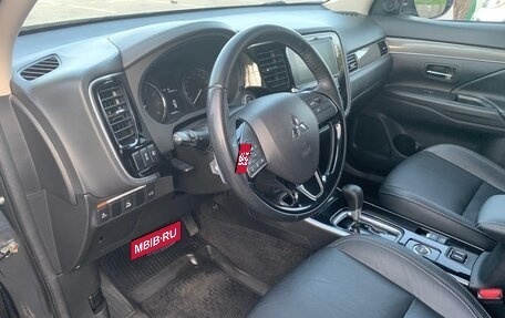 Mitsubishi Outlander III рестайлинг 3, 2019 год, 2 490 000 рублей, 10 фотография