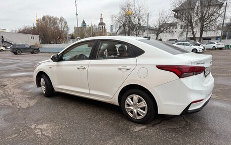 Hyundai Solaris II рестайлинг, 2019 год, 800 000 рублей, 3 фотография