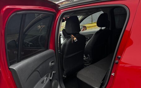 Renault Sandero II рестайлинг, 2015 год, 850 000 рублей, 2 фотография