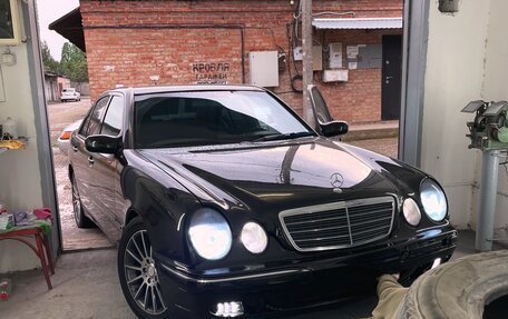 Mercedes-Benz E-Класс, 2001 год, 750 000 рублей, 3 фотография