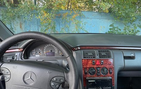 Mercedes-Benz E-Класс, 2001 год, 750 000 рублей, 9 фотография