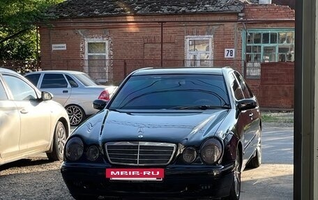 Mercedes-Benz E-Класс, 2001 год, 750 000 рублей, 2 фотография