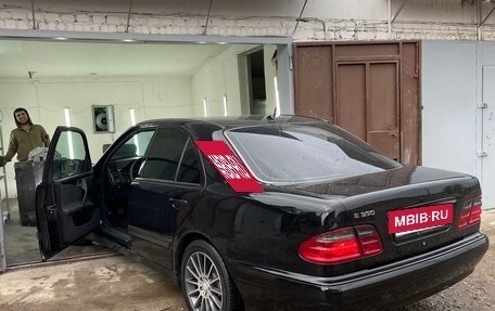 Mercedes-Benz E-Класс, 2001 год, 750 000 рублей, 4 фотография