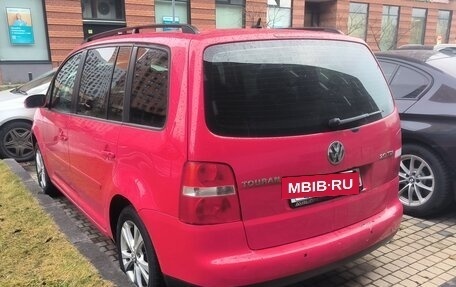 Volkswagen Touran III, 2006 год, 500 000 рублей, 3 фотография