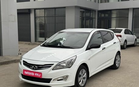 Hyundai Solaris II рестайлинг, 2015 год, 950 000 рублей, 1 фотография