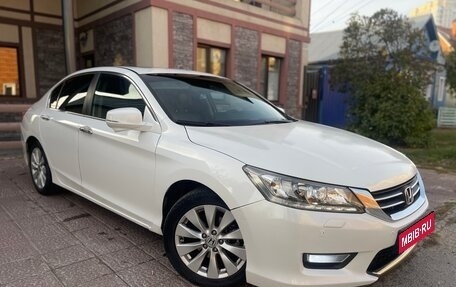Honda Accord IX рестайлинг, 2013 год, 1 300 000 рублей, 1 фотография