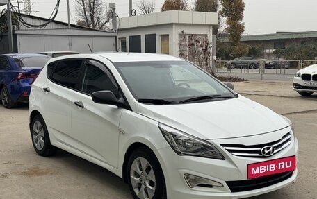 Hyundai Solaris II рестайлинг, 2015 год, 950 000 рублей, 3 фотография