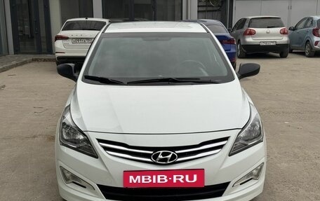 Hyundai Solaris II рестайлинг, 2015 год, 950 000 рублей, 2 фотография