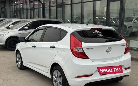 Hyundai Solaris II рестайлинг, 2015 год, 950 000 рублей, 16 фотография