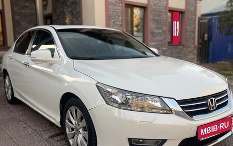 Honda Accord IX рестайлинг, 2013 год, 1 300 000 рублей, 4 фотография