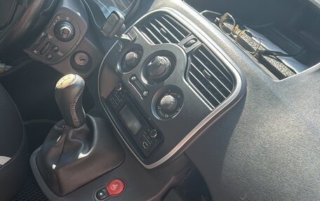 Renault Kangoo II рестайлинг, 2014 год, 800 000 рублей, 9 фотография