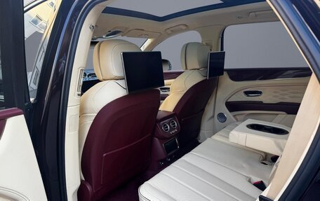 Bentley Bentayga I, 2025 год, 34 000 000 рублей, 12 фотография