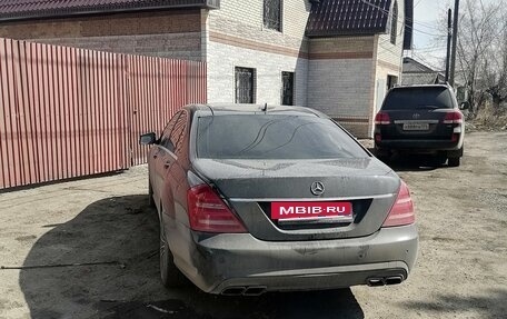 Mercedes-Benz S-Класс, 2005 год, 900 000 рублей, 31 фотография