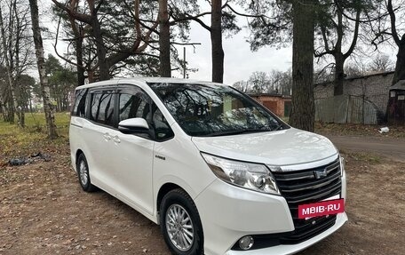 Toyota Noah III, 2014 год, 1 750 000 рублей, 8 фотография