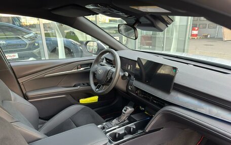 Toyota Camry, 2025 год, 4 890 000 рублей, 10 фотография