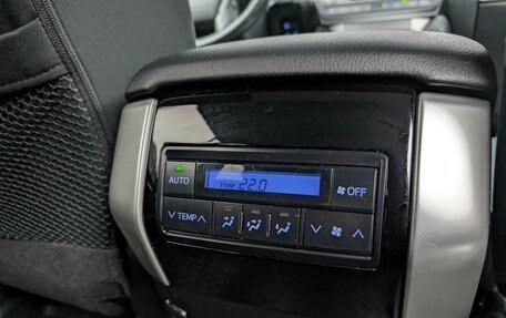 Toyota Land Cruiser Prado 150 рестайлинг 2, 2019 год, 4 595 000 рублей, 16 фотография