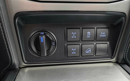 Toyota Land Cruiser Prado 150 рестайлинг 2, 2019 год, 4 595 000 рублей, 19 фотография