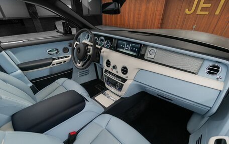 Rolls-Royce Phantom VIII, 2022 год, 77 000 000 рублей, 23 фотография