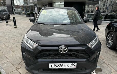 Toyota RAV4, 2021 год, 3 500 000 рублей, 2 фотография