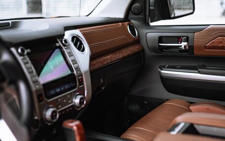 Toyota Tundra II, 2014 год, 4 500 000 рублей, 7 фотография