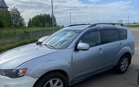 Mitsubishi Outlander III рестайлинг 3, 2011 год, 899 000 рублей, 2 фотография