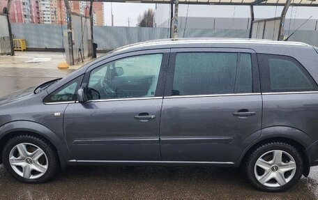 Opel Zafira B, 2010 год, 495 000 рублей, 1 фотография