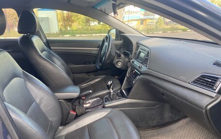 Hyundai Elantra VI рестайлинг, 2016 год, 950 000 рублей, 6 фотография